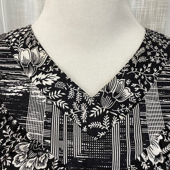 Vintage Mako Hawaii Womens Hawaiian Muumuu Dress 7/8 Black White Floral Ruffle - Picture 8 of 15